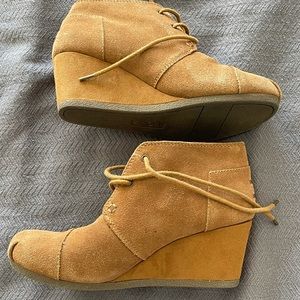 Bob’s Memory Foam Booties